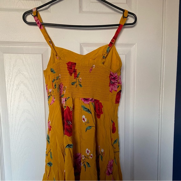 This beautiful old navy dress was bought in 2016. I wore it all summer. - Picture 3 of 3